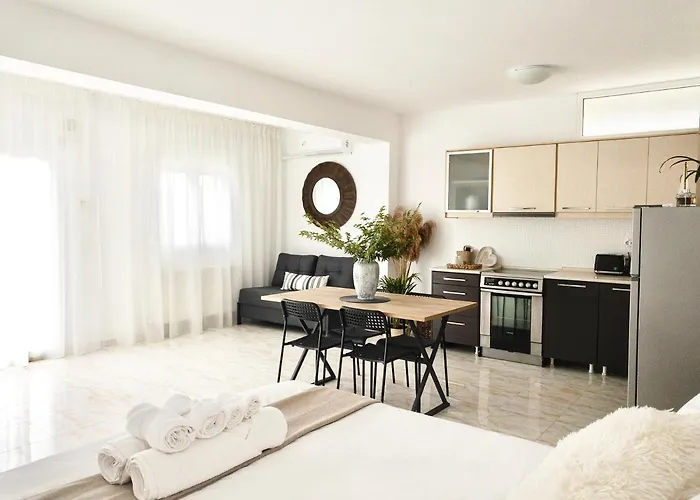 Seaside Studio Apartment Palio